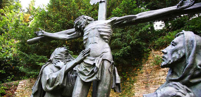 Dettaglio del monumento di Gesù Cristo in Croce