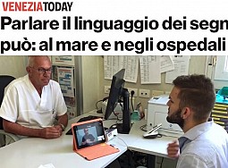 Parlare il linguaggio dei segni in tempo reale si può: al mare e negli ospedali il video-interpretariato